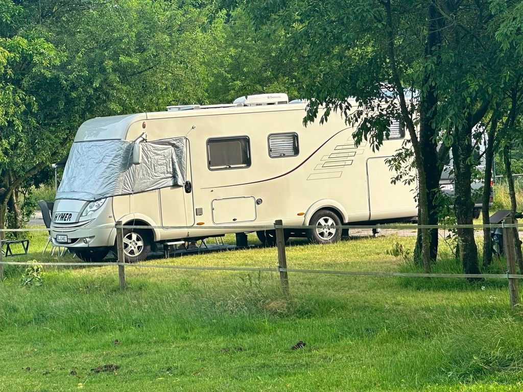 Jadelund: Ruhiger Stellplatz auf der Pferdefarm