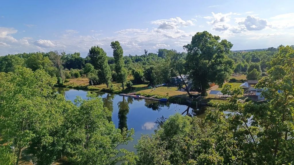 Saale-Ufer: Natur-Camping beim Kanu-Club