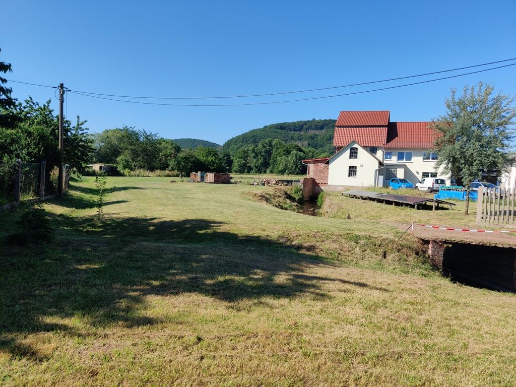 Camping au moulin à eau sur le ruisseau