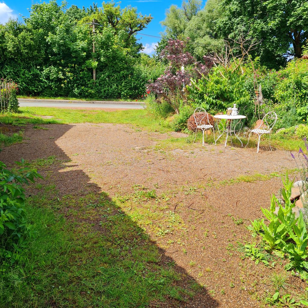 Großer Stellplatz im Paradiesgarten Nähe Zarrentin