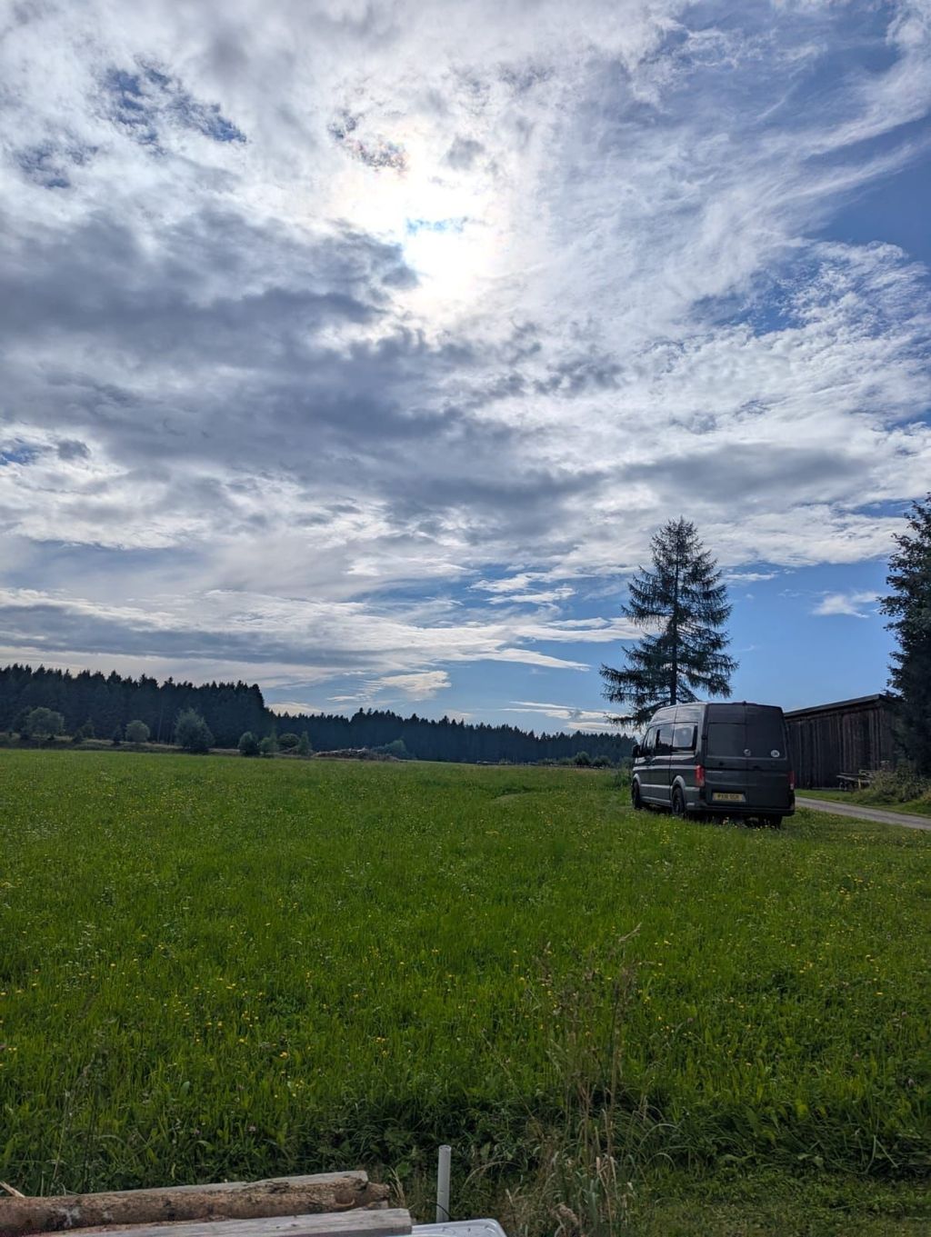 Camping sur l'alpage et au bord du ruisseau à 800 mètres d'altitude