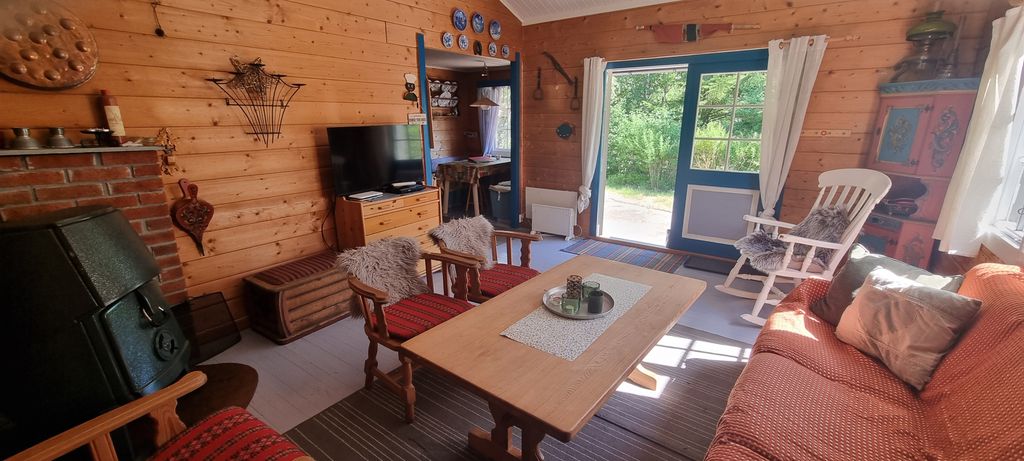 Accogliente chalet con sauna a botte e barca a remi. Si accettano cani