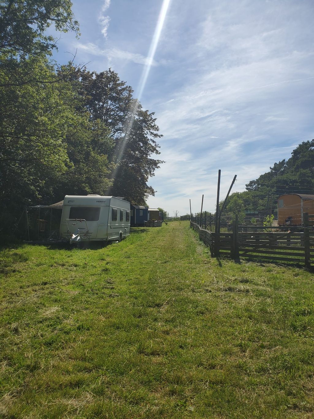 Experiencia en la naturaleza - acampada en la granja