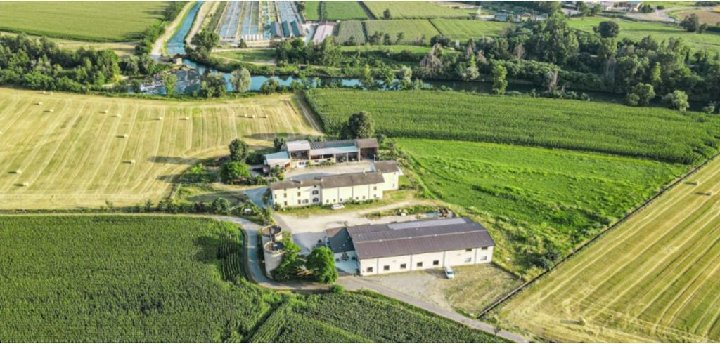 Cervecería agrícola en el parque del río Oglio