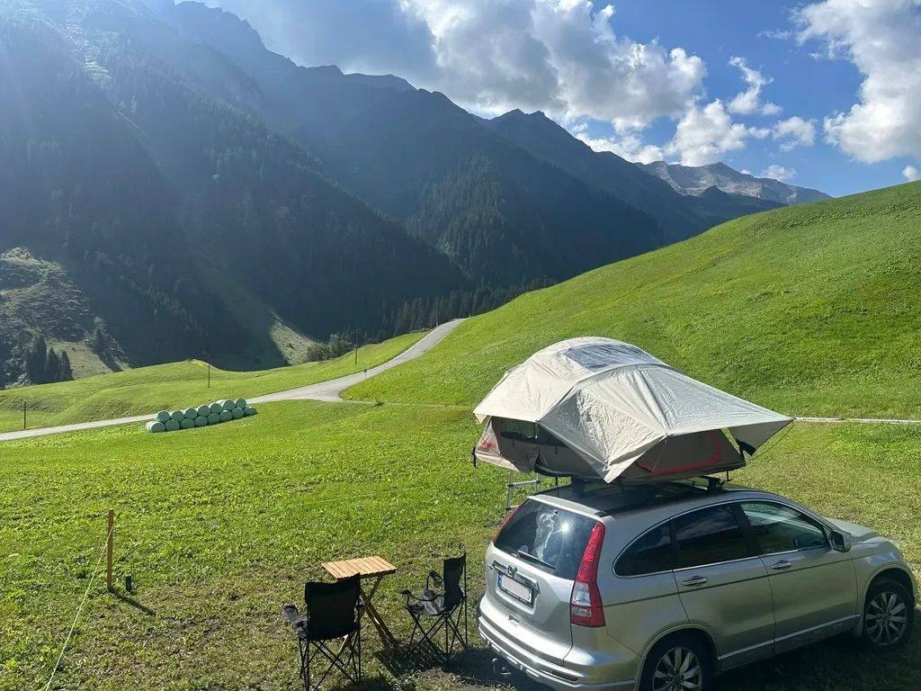 Panorama-Camp nahe der Greinaebene