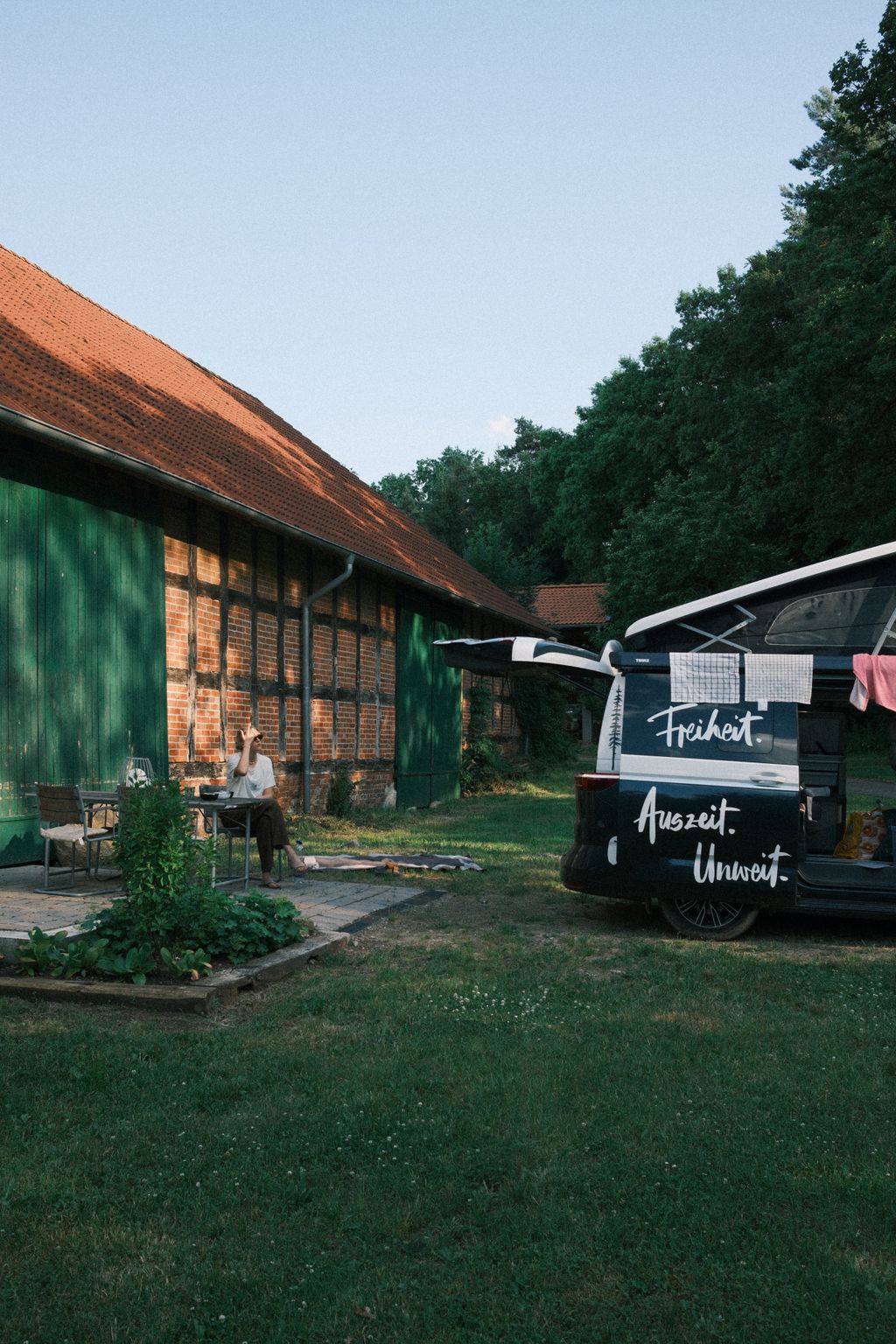 Nature Camping in the Heidekreis: Campsite by the Pond