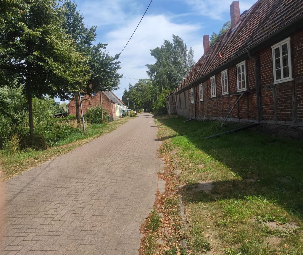 Platz ruhig und dörflich zwischen Ostsee und Peene