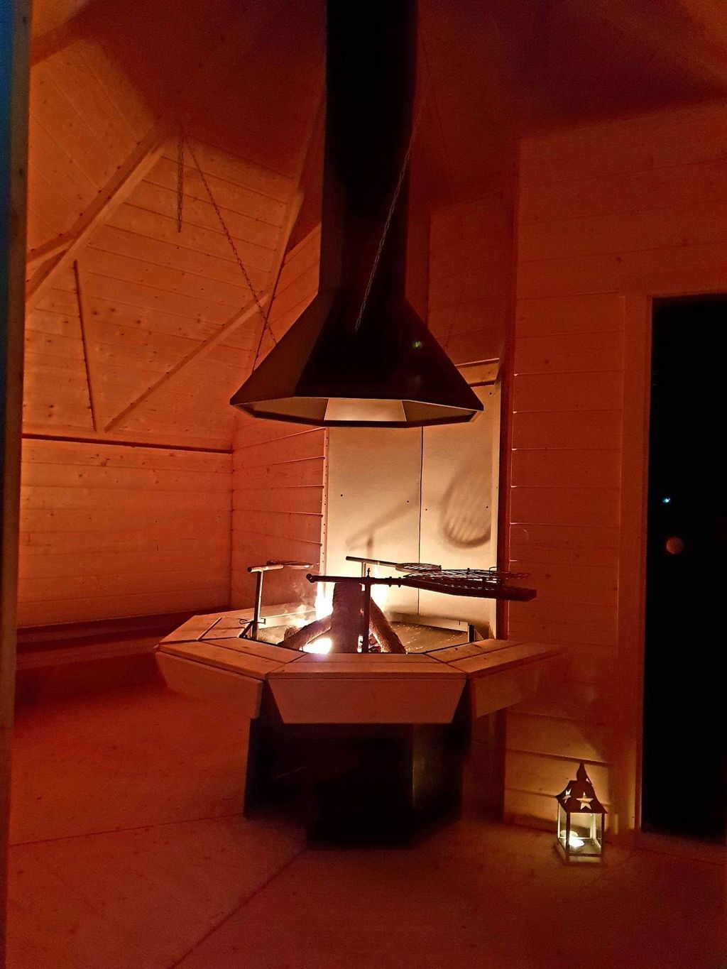 Accogliente capanna bassa, con sauna e area barbecue