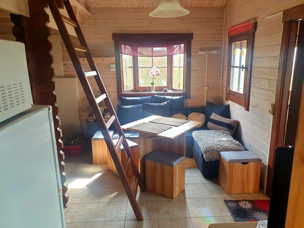kleines Holzhaus an der Ostsee 