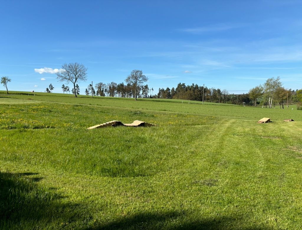 Camping auf der Wiese mit Blick auf das Orlatal