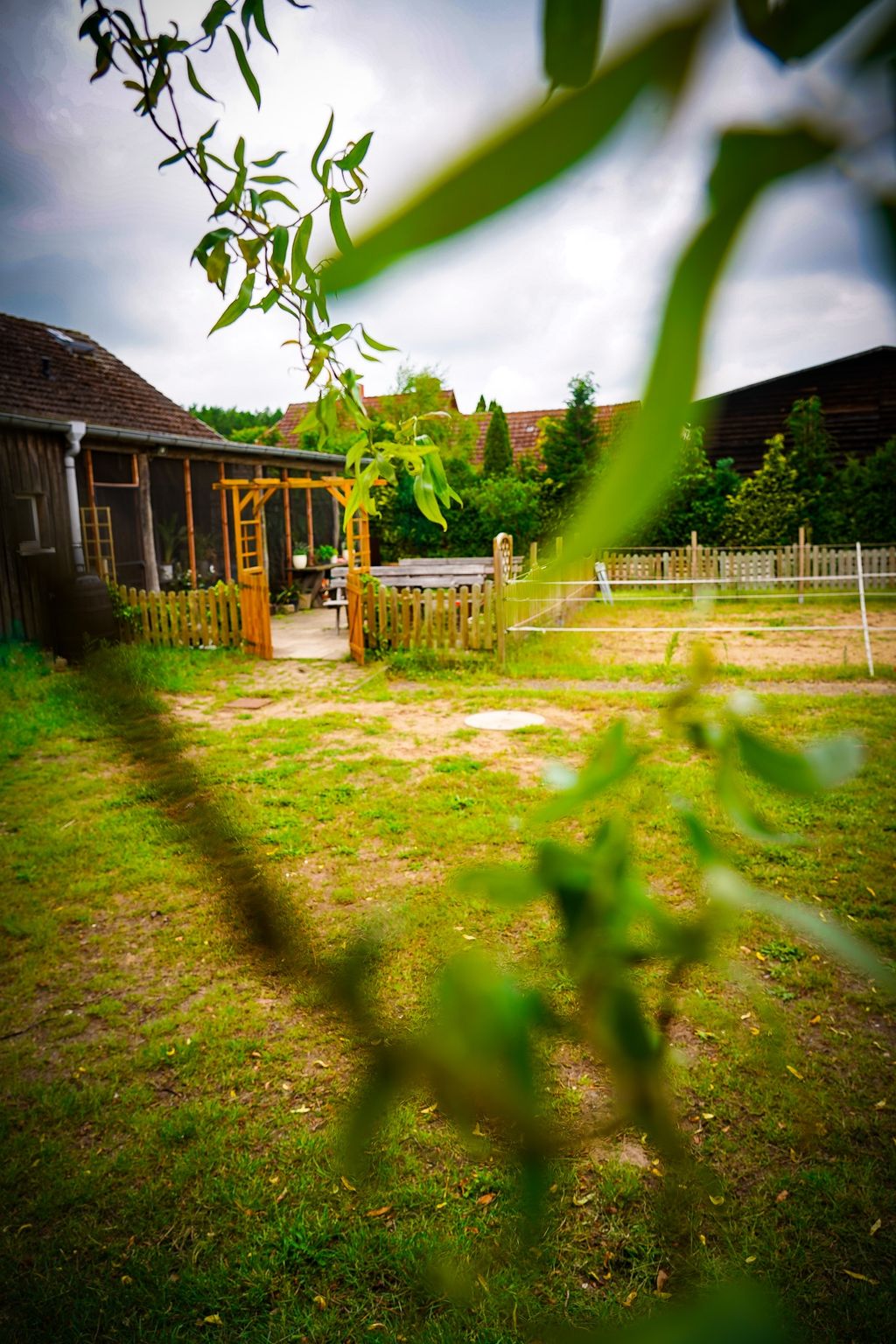 Small courtyard by the lake in Kukuk, camper oasis