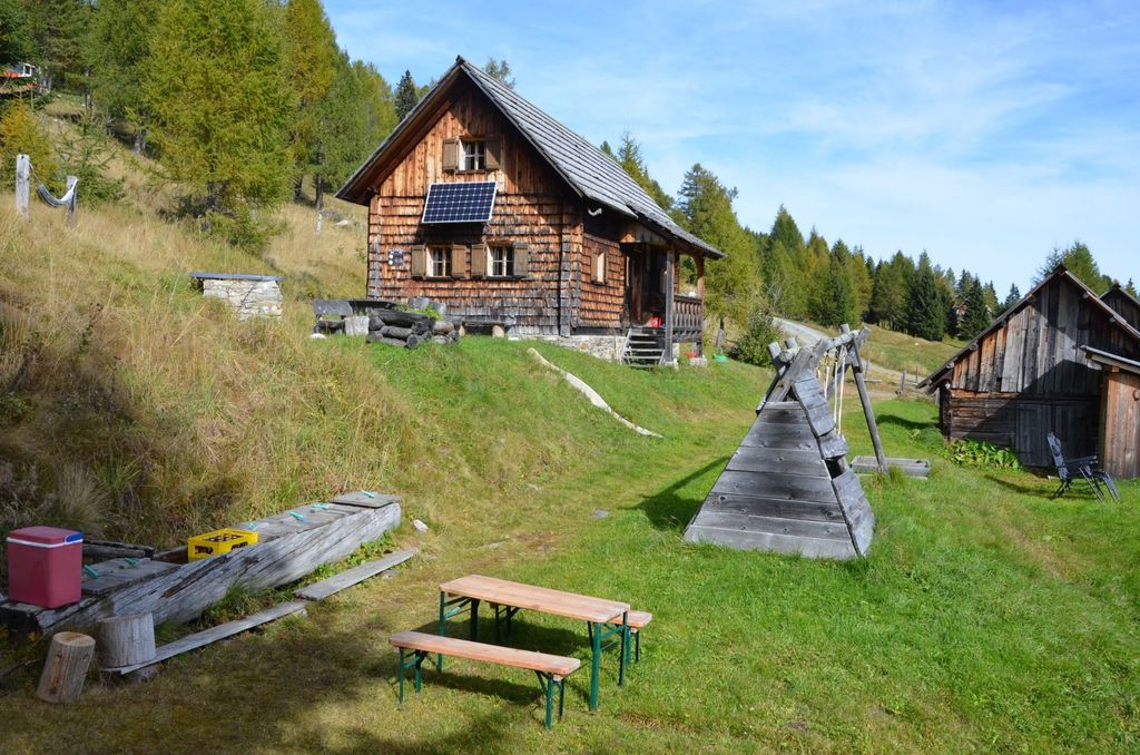 Wood ambassador Hütt'n with a dreamlike view