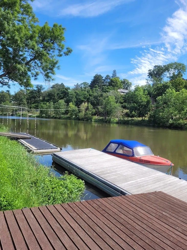Saale-Ufer: Natur-Camping beim Kanu-Club