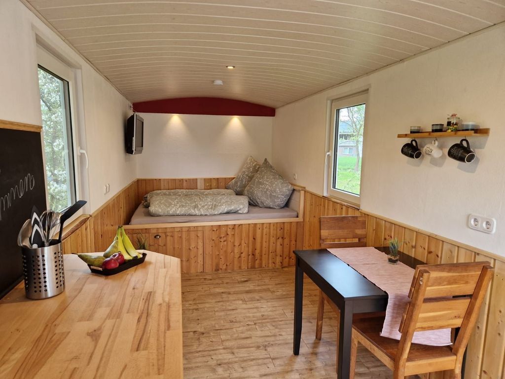 Übernachten im alten Schaustellerwagen 