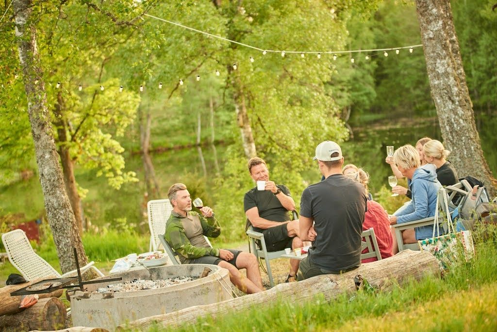 Campeggio in riva al lago: tranquillità nel bosco e sauna privata