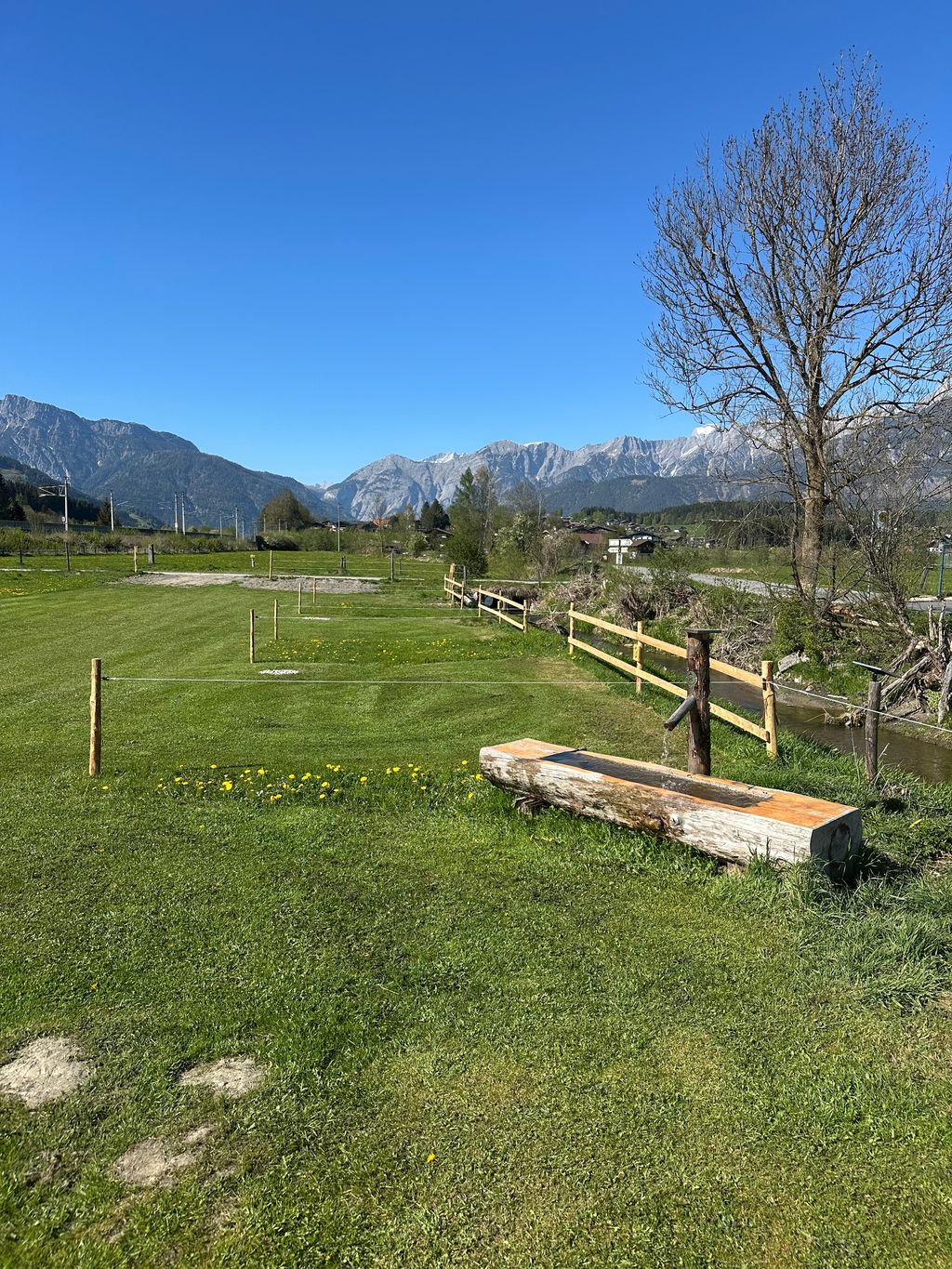 S'Biberplatzl avec un décor de montagne au Steinernen Meer