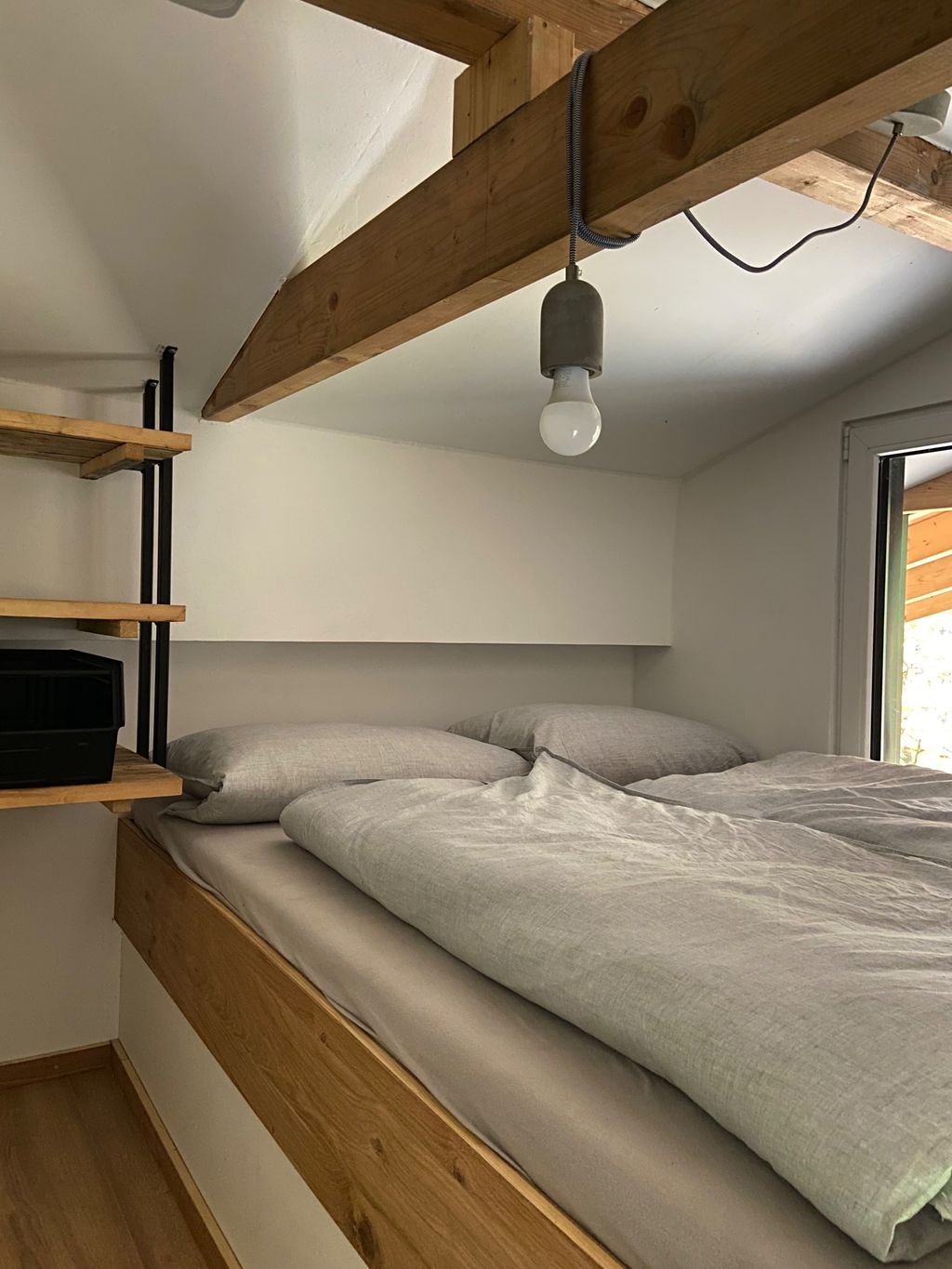Trailer Cabin Bertha- TinyHabiter à la lisière d'une forêt & d'un lac