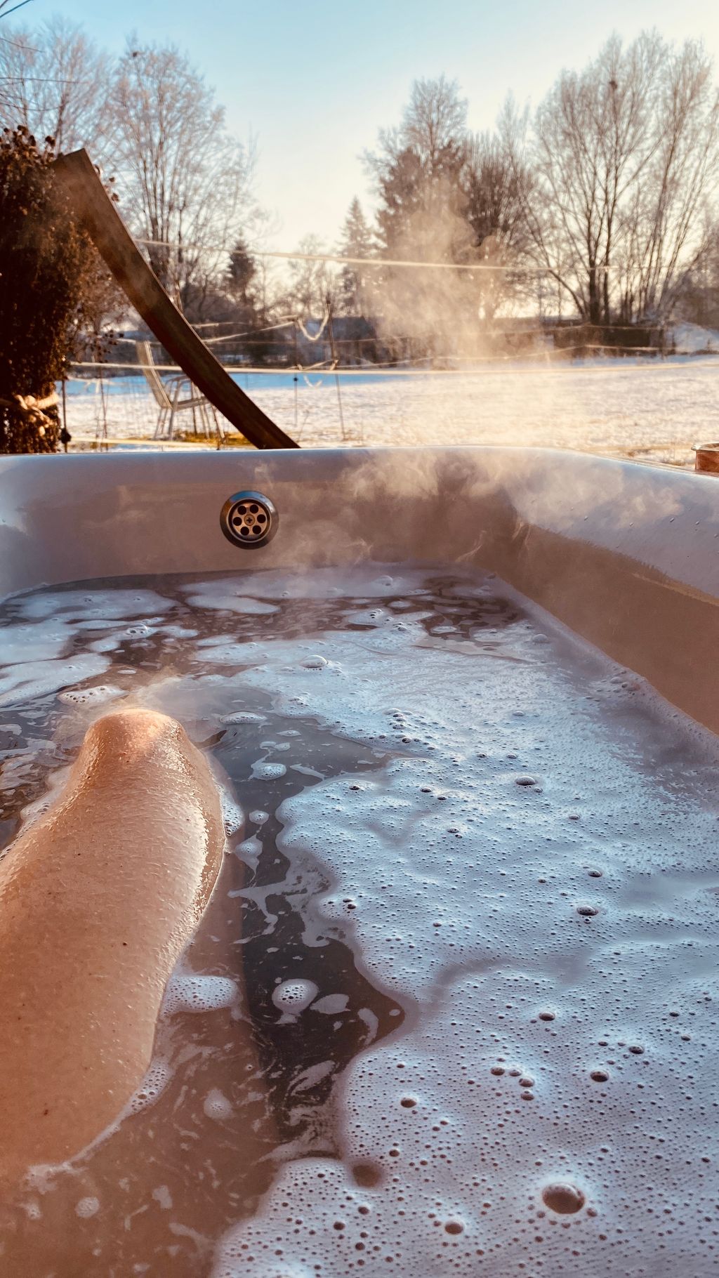 Der Off-Grid Schäferwagen am Fluss