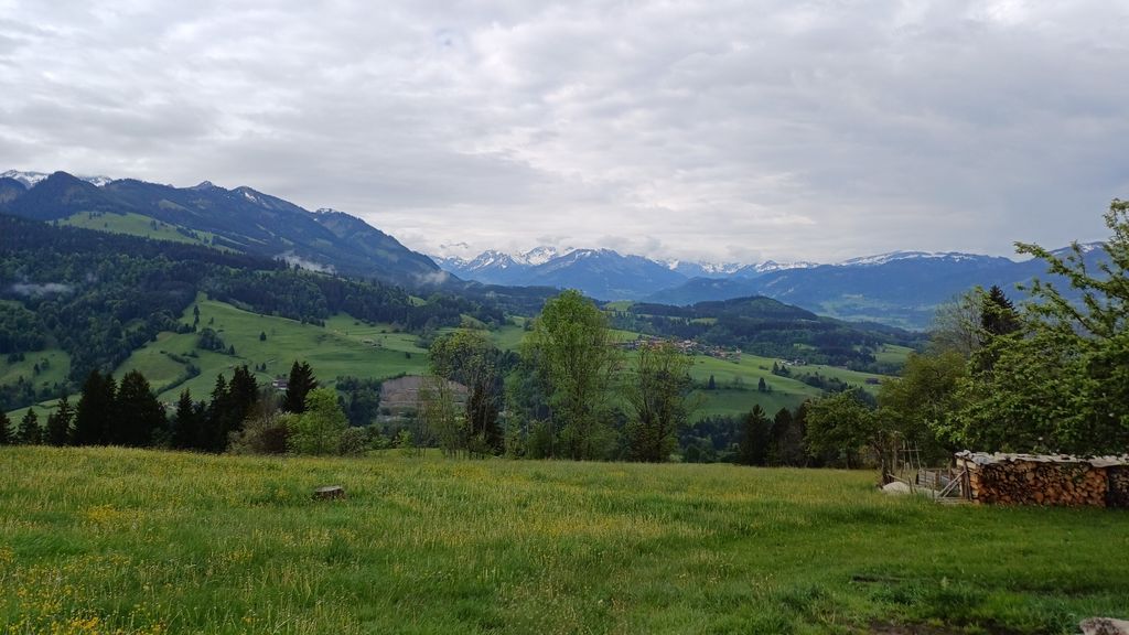 Fantastiche piazzole con vista sulle montagne a Gundlar