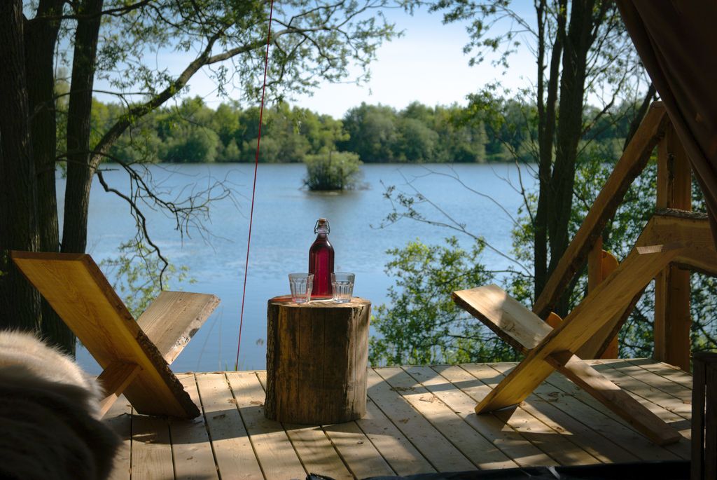 1- Forêt - Tente isolée au bord d'un lac - Escapade en forêt