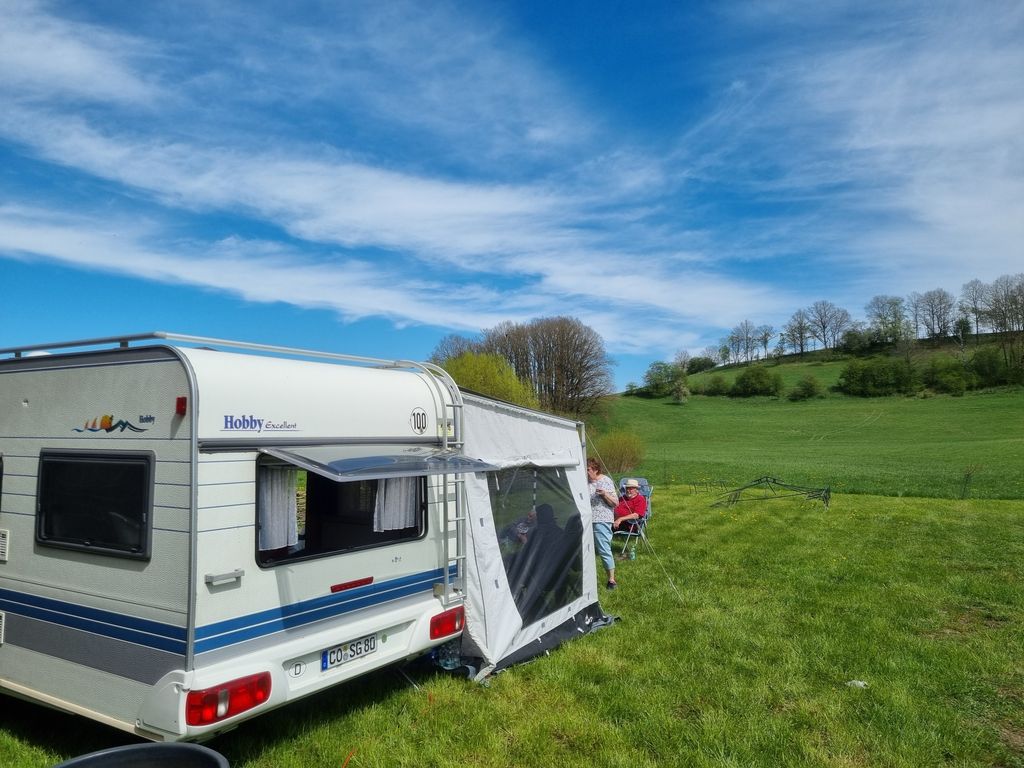 Familien-Wiese: Pony, Spielplatz & Ruhe