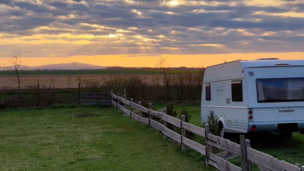 Stellplatz auf der Wiese mit Brockenblick 