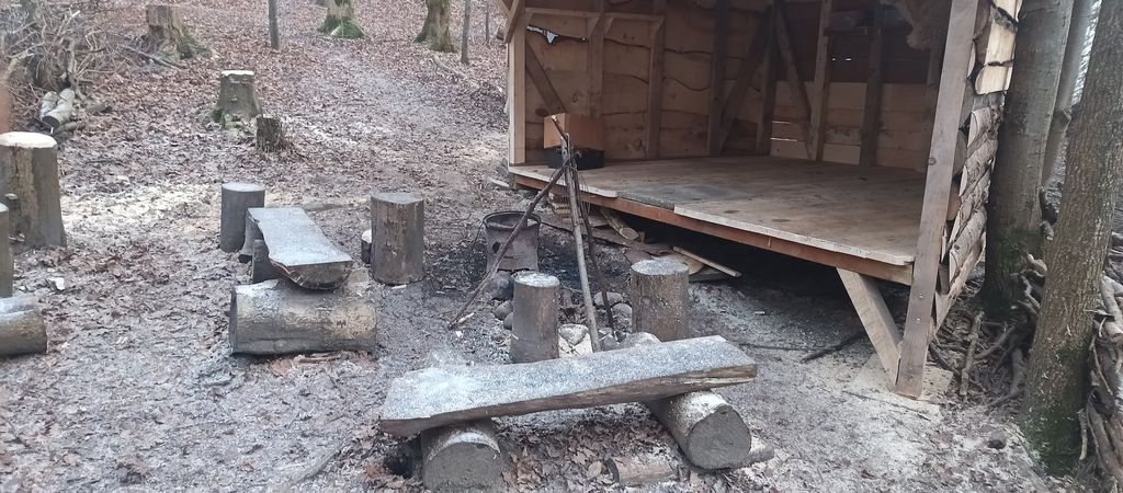 "Wald-Glamping" - Shelter, Lagerfeuer, draußen ...