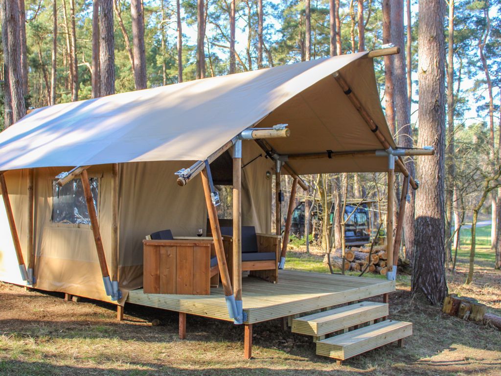 Zelt-Lodge auf einem naturnahen Campingplatz