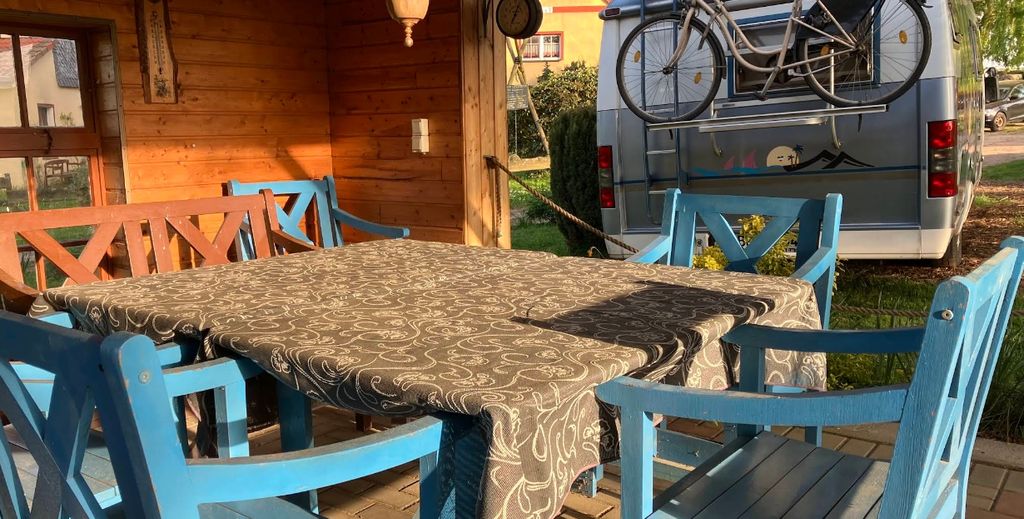 Komfortstellplatz Teichterasse