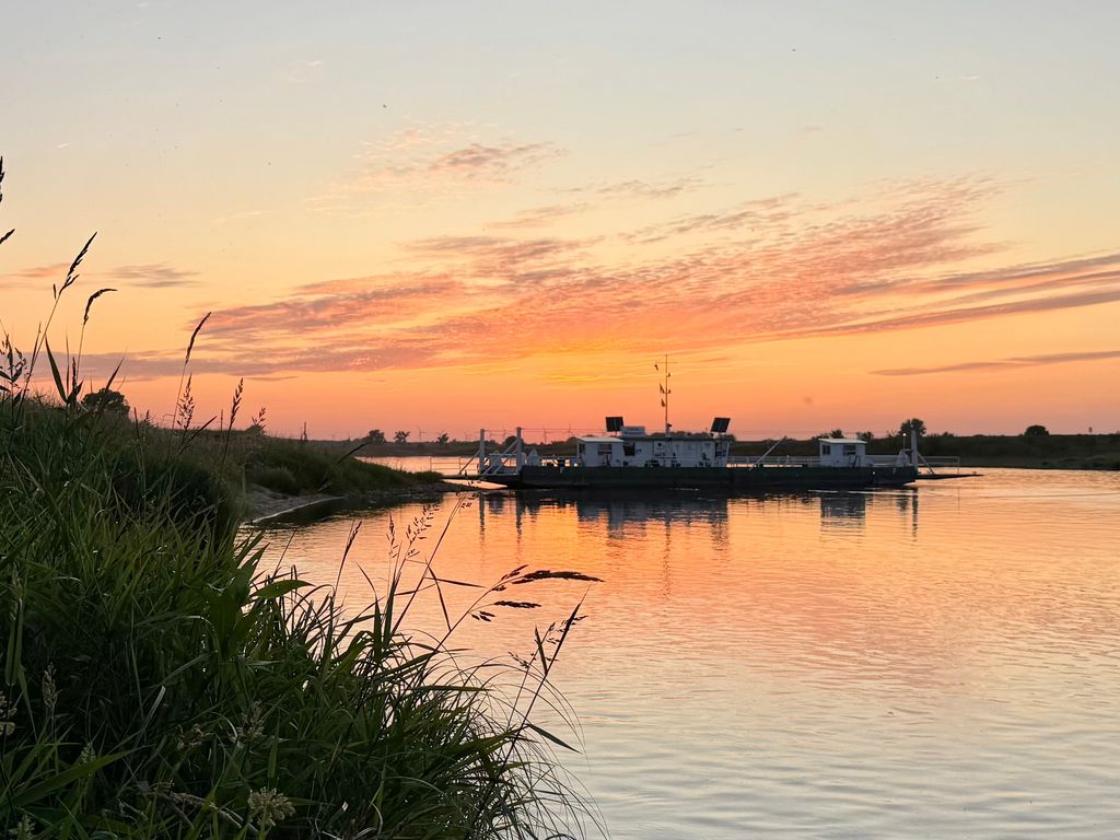 Directement au bord de l'Elbe, en bordure de la lande de Düben