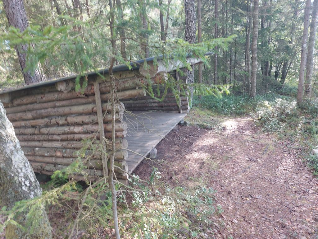 Schutzhütte am See in Süd-Schweden 