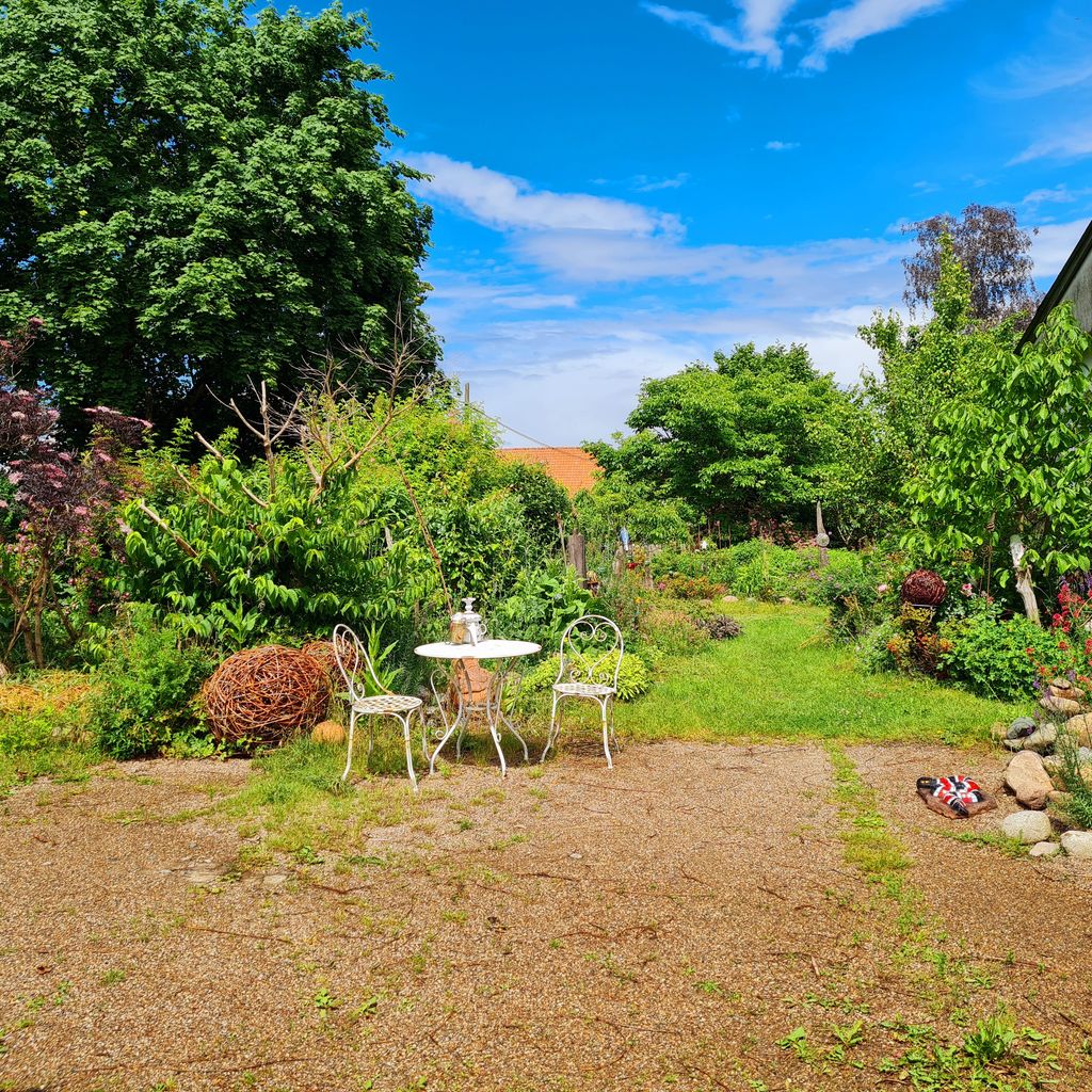 Großer Stellplatz im Paradiesgarten Nähe Zarrentin