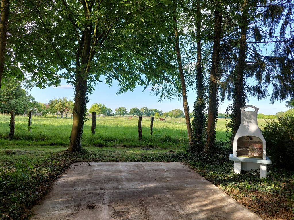 Emplacement dans la verdure près de Walsrode avec animaux