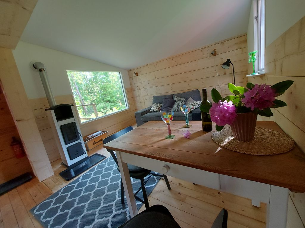 Kleine Stuga/Tiny House Rolig Räv See in Schweden 