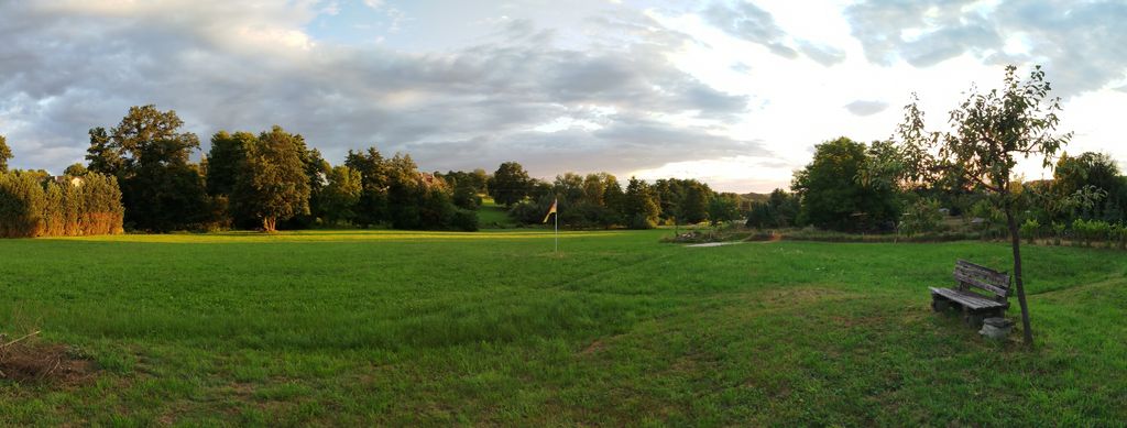 Stellplatz auf Wiese nur 5km von der A3