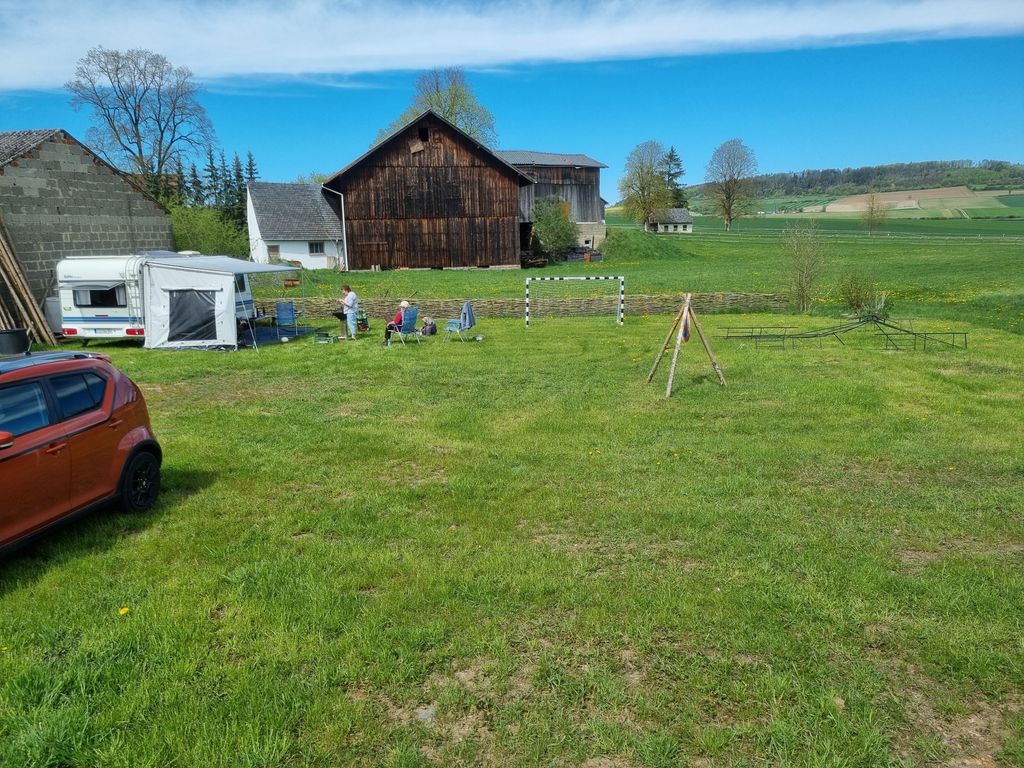 Familien-Wiese: Pony, Spielplatz & Ruhe