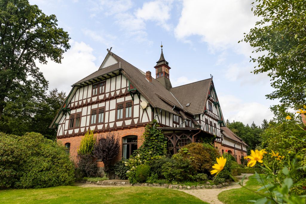 Camp zwischen Waldrand und Teich am Hof