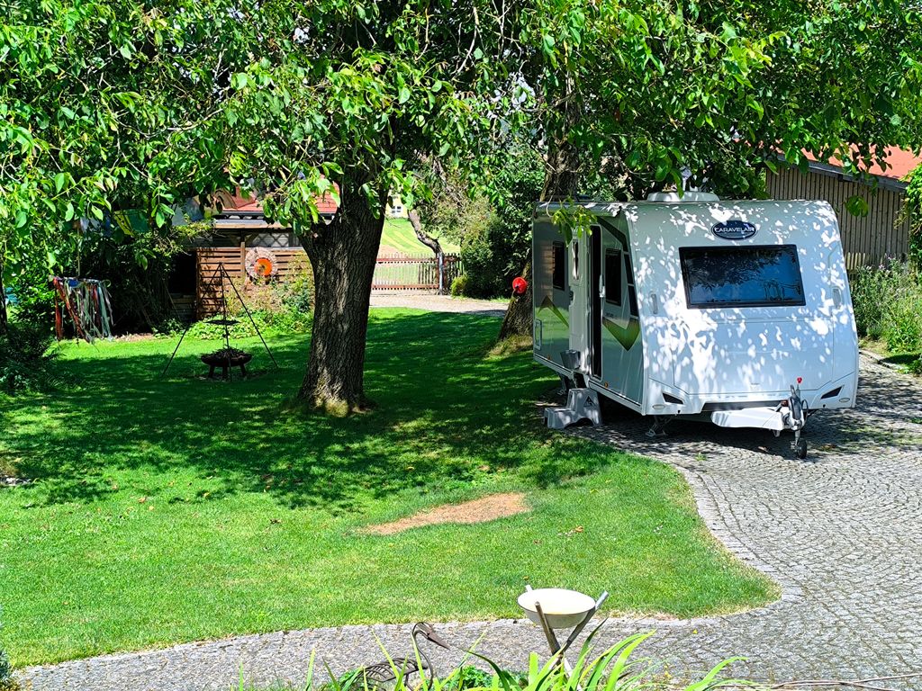 Piazzola con vista lontana su Cerchov (Repubblica Ceca)