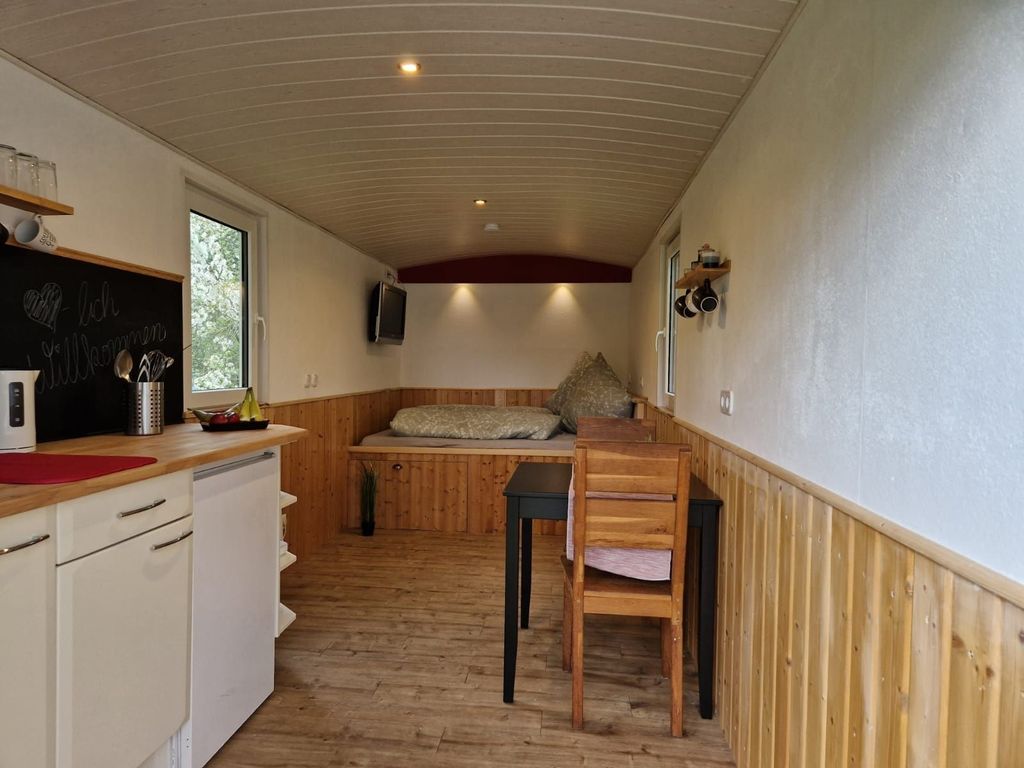 Übernachten im alten Schaustellerwagen 