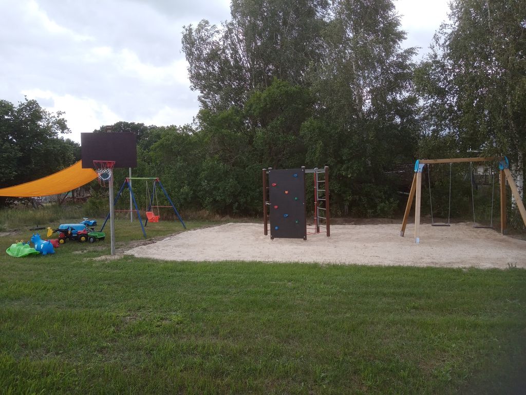 Randow-Idylle: Wiesen-Camp mit Tieren & Spielplatz