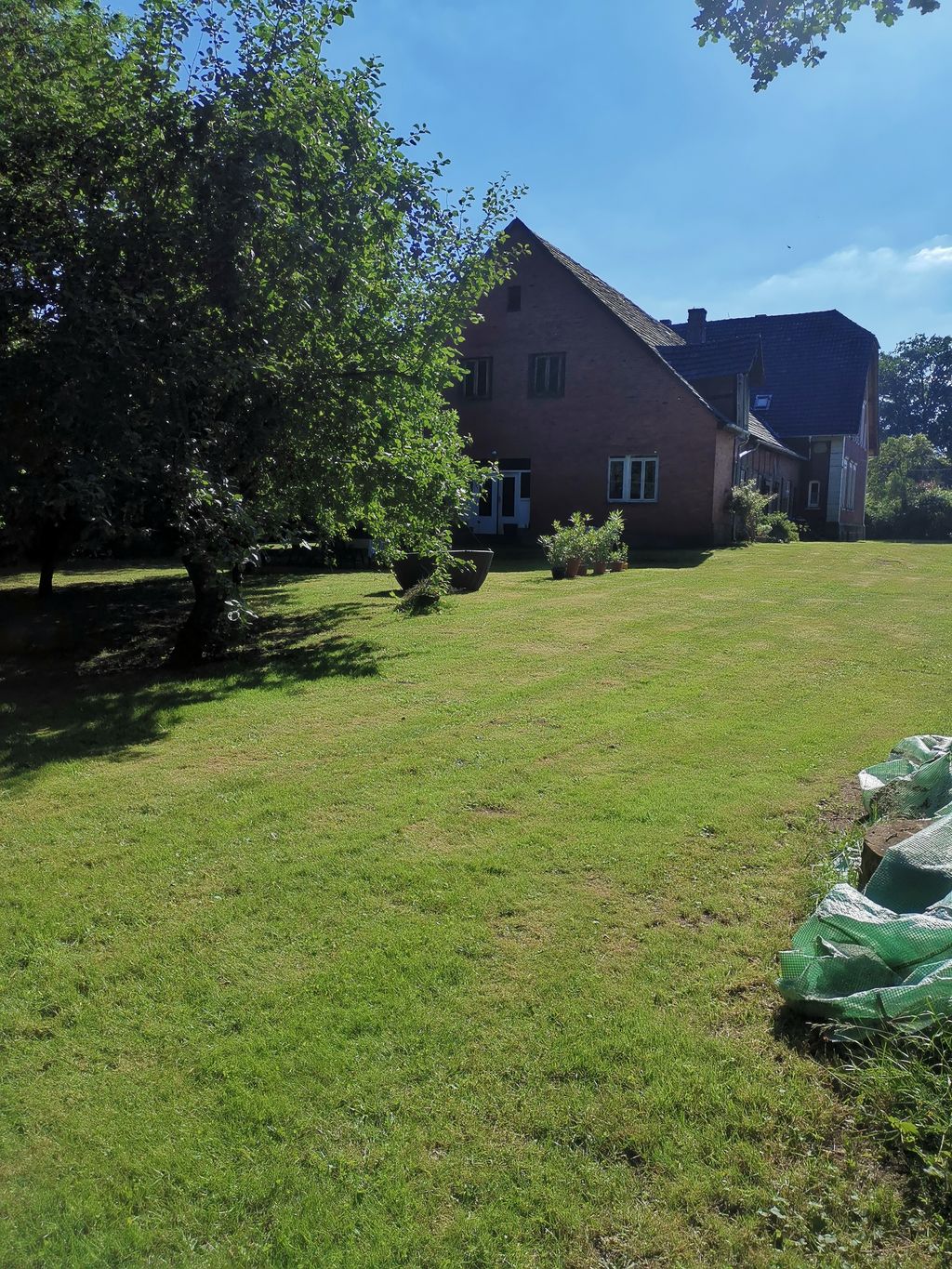 Campeggio con giardino ai margini orientali della brughiera di Lüneburg
