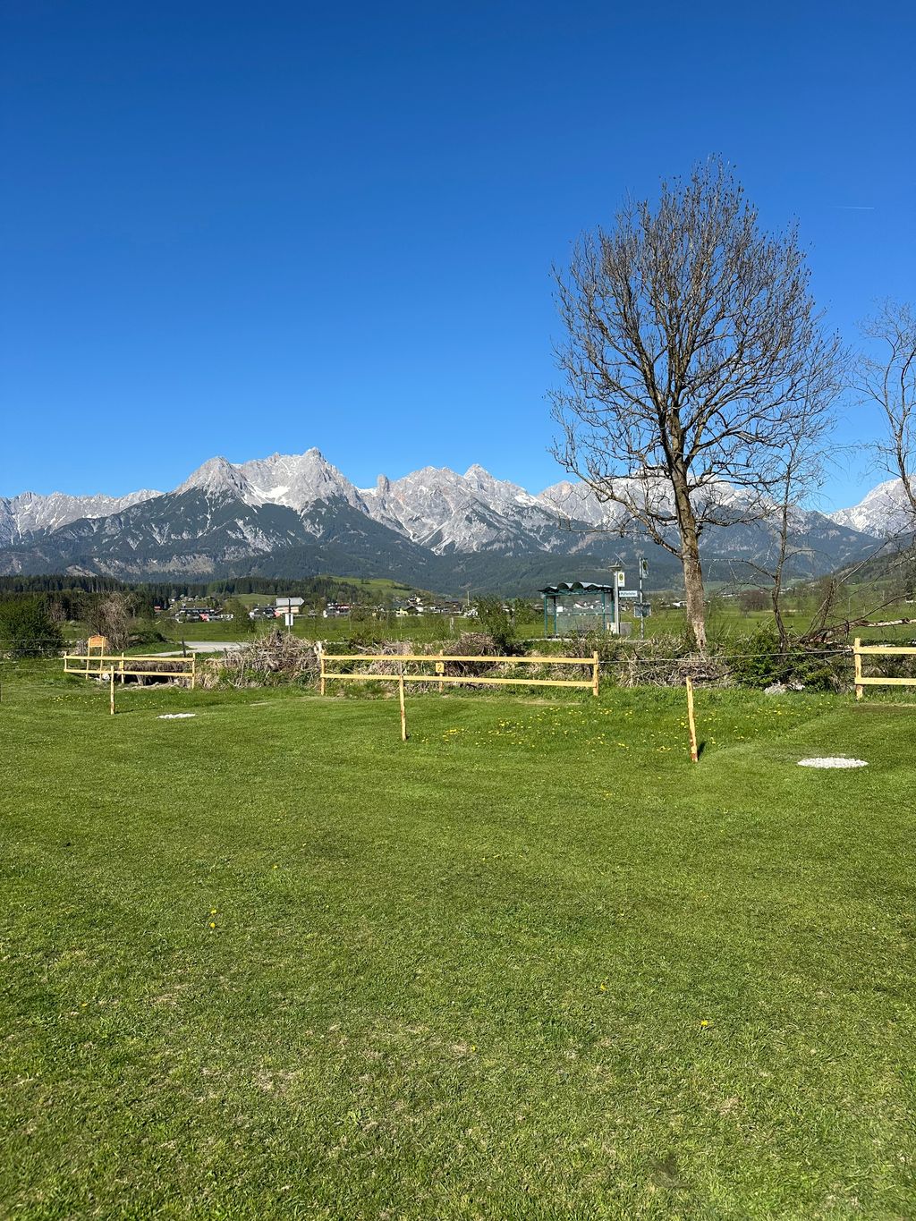 S'Biberplatzl avec un décor de montagne au Steinernen Meer