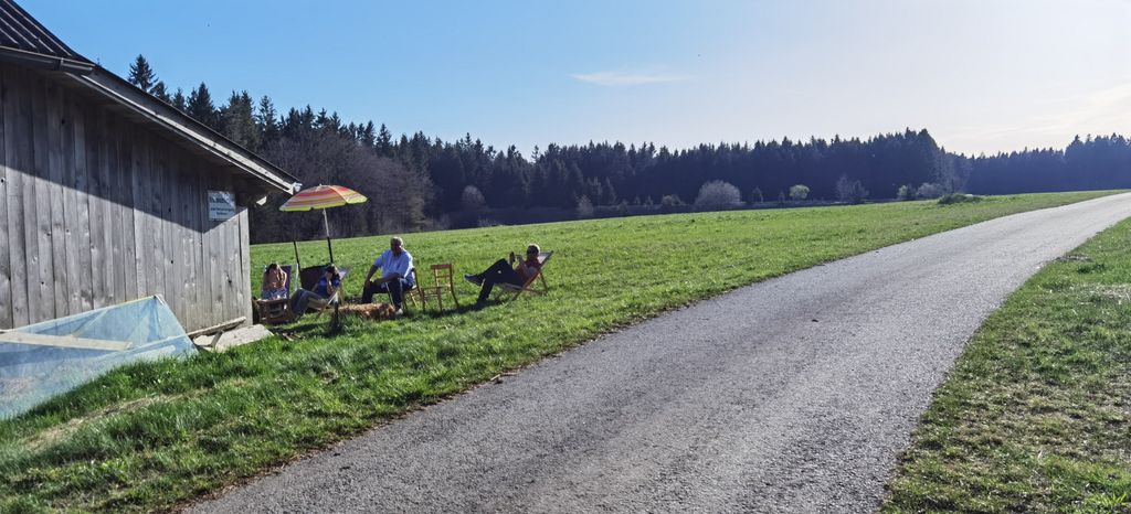 Camping sur l'alpage et au bord du ruisseau à 800 mètres d'altitude