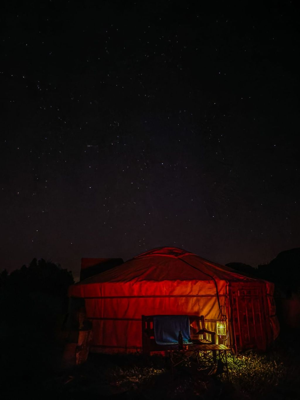 Une yourte confortable : glamping nature avec espace barbecue