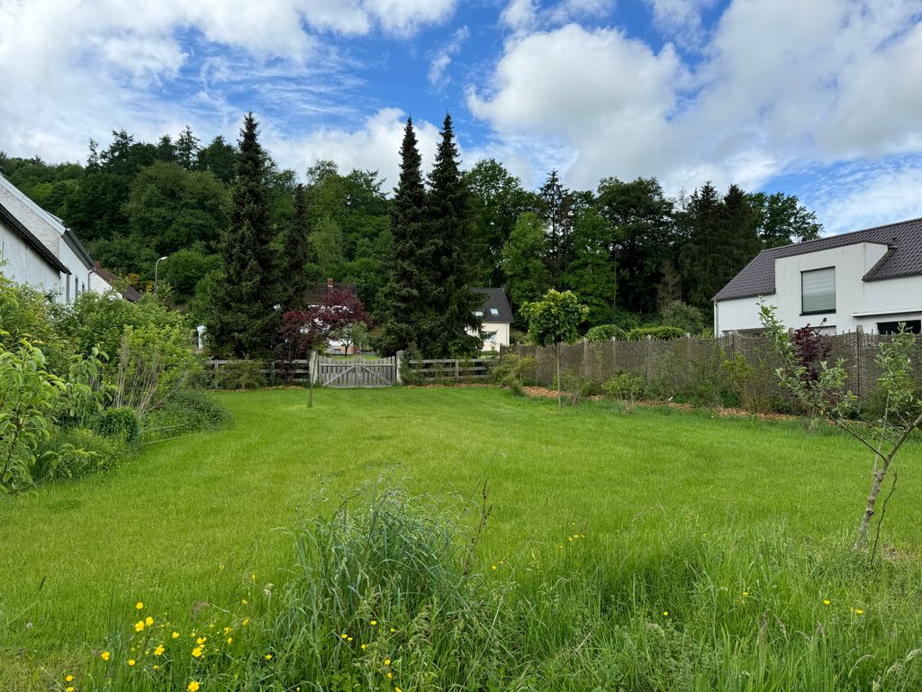 Mini campamento en una antigua granja con instalaciones sanitarias y electricidad