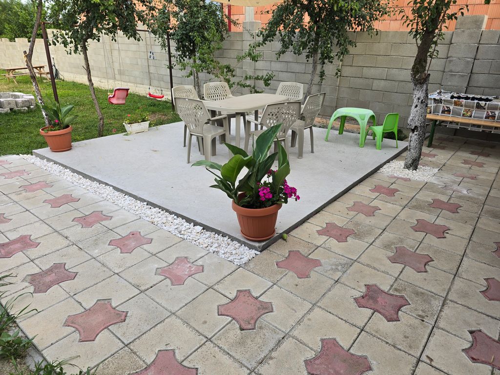 profiter de la Roumanie sur un petit camping à Busiasch