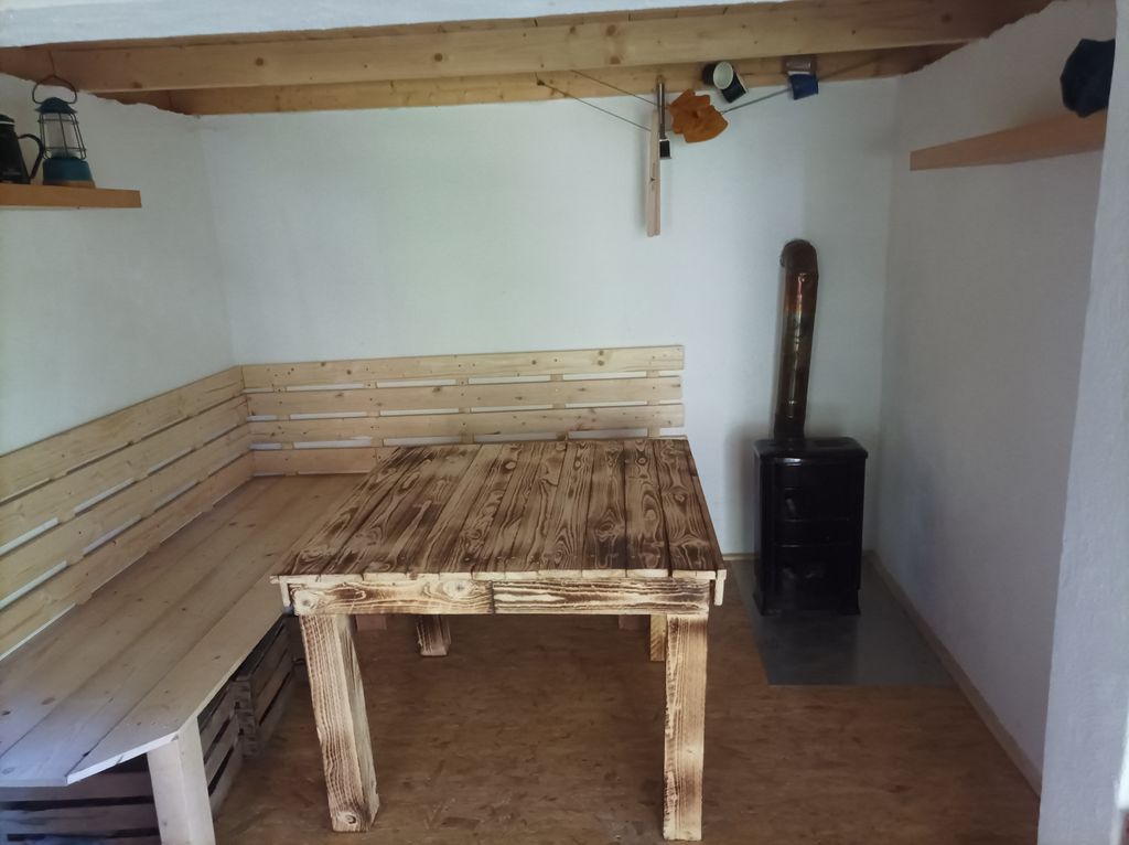 Small cottage on 3000m² plot