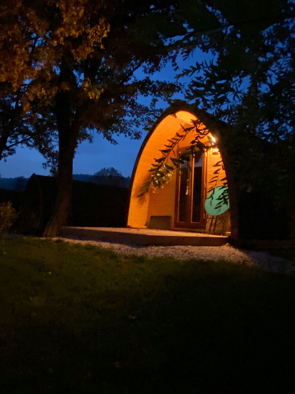 Una experiencia única para pasar la noche en una cabaña rústica.