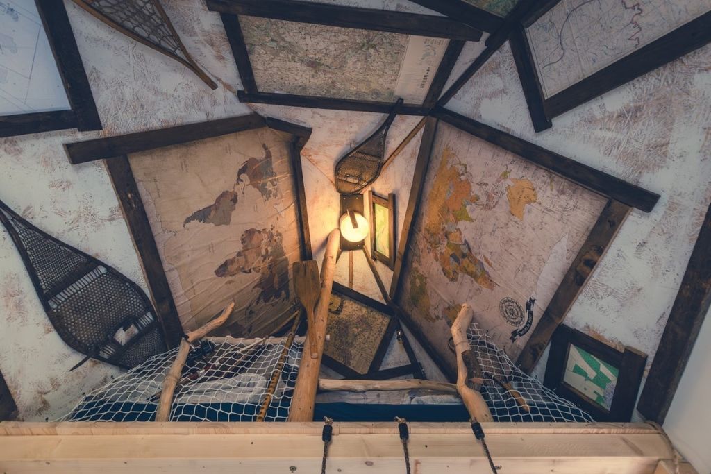 Nachhaltiges Baumhaus am Waldrand
