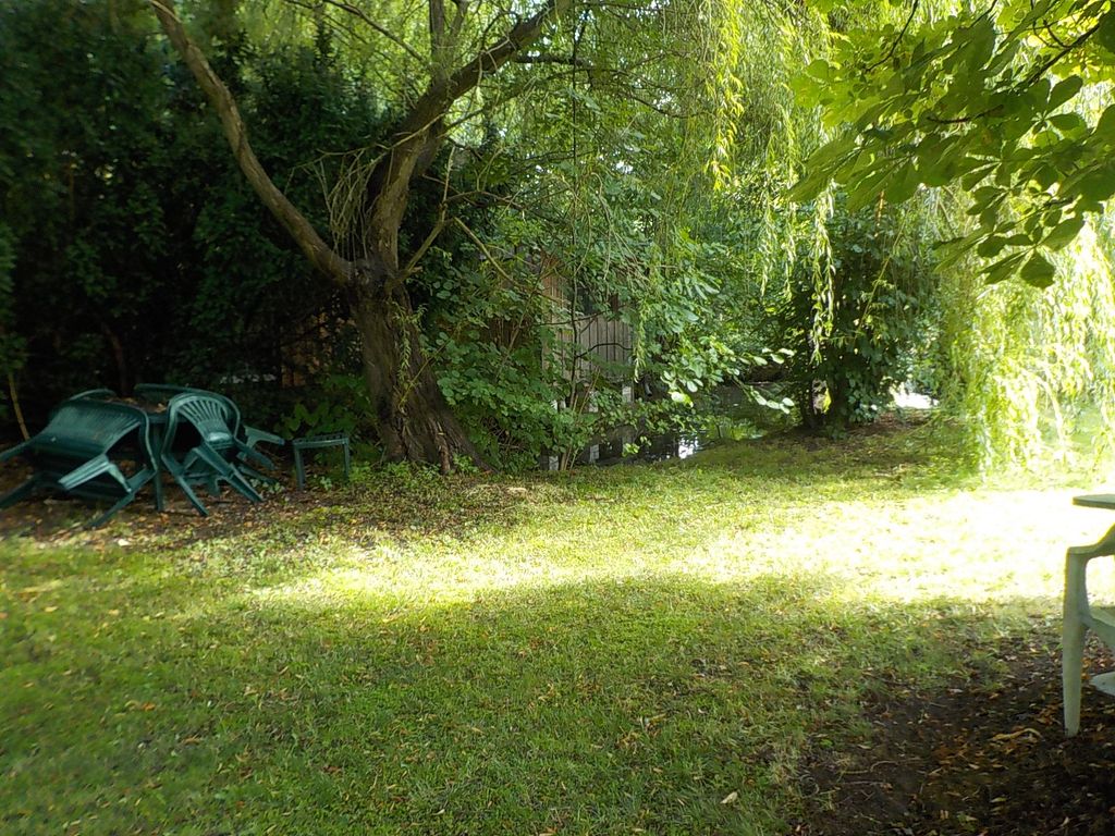 Bindow: idyllic garden, connection to the Dahme river